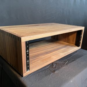 Studio Equipment Rack 3u Walnut (box joint)